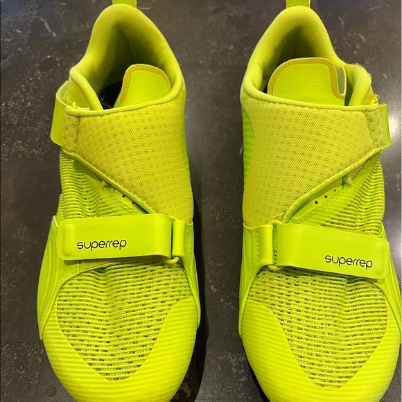 womens nike neon green shoes